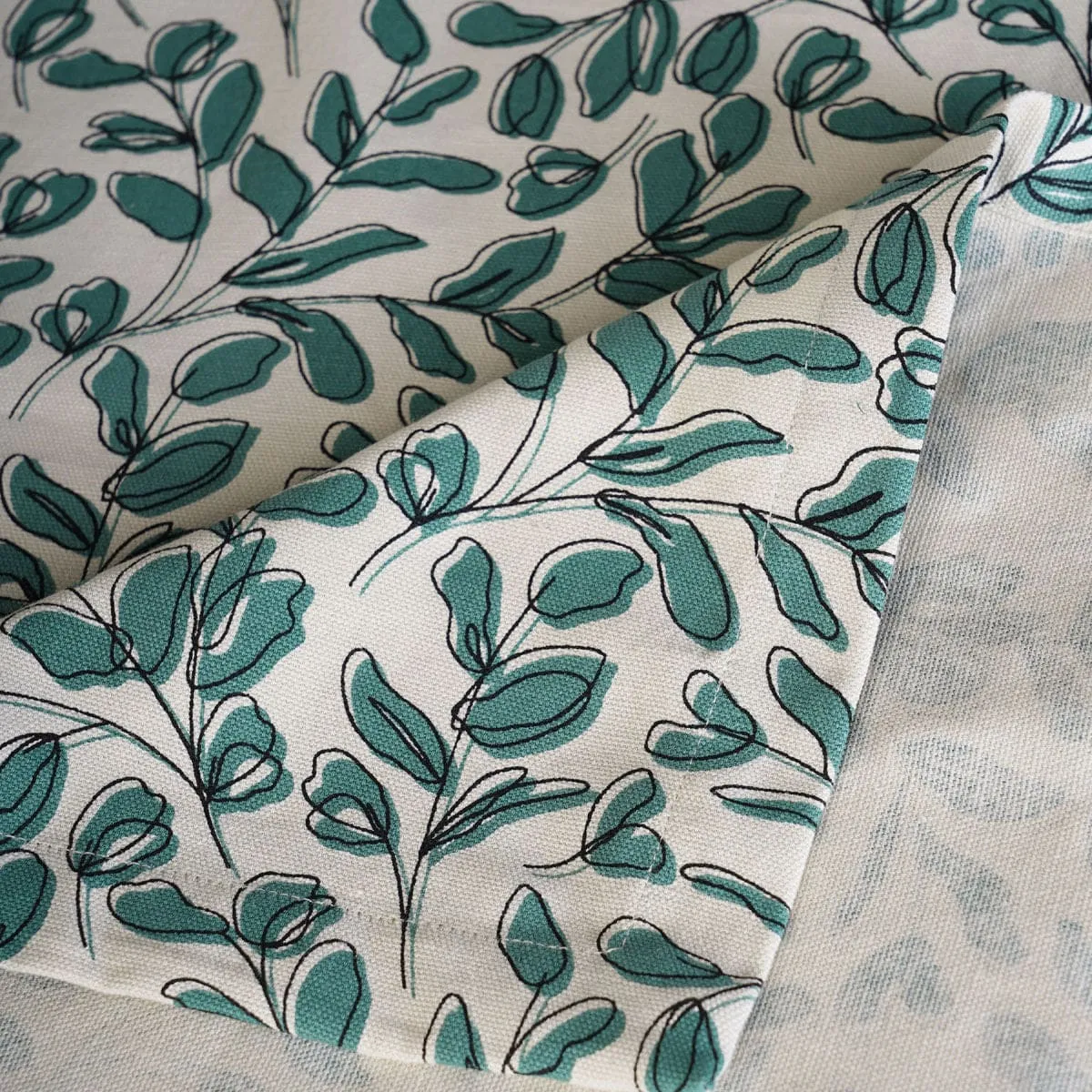 MODERN RETRO – Aqua Green cotton table cloth with leaf print